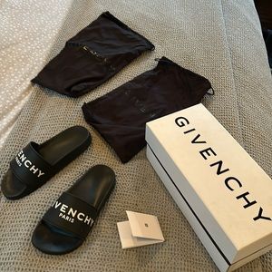 Givenchy Women Logo Slide Black Sandal Size:37 used only worn a few times.